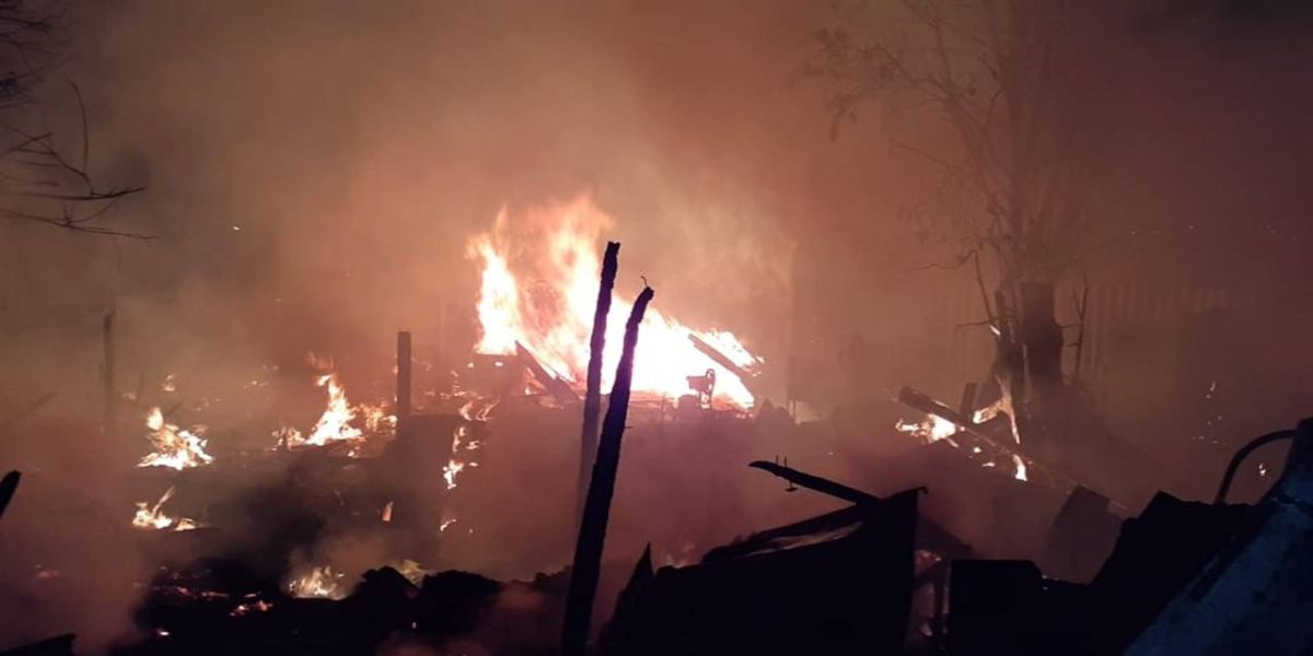 Fogo destrói mais de 10 casas no Bairro Interlagos em Cascavel