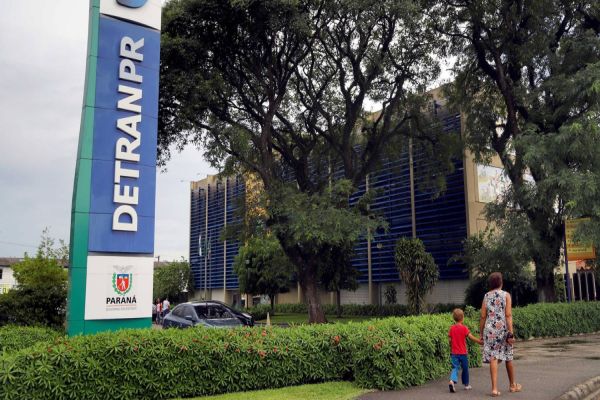 Detran retoma parte dos serviços presenciais