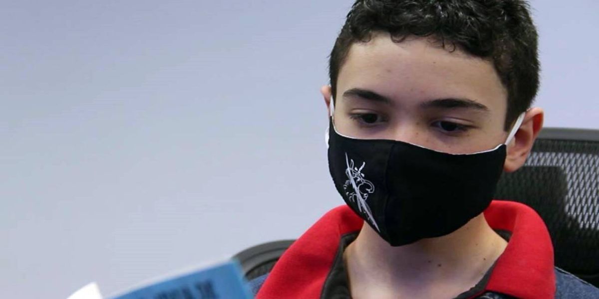 Youtuber Paranaense lança livro com orientações sobre segurança para crianças