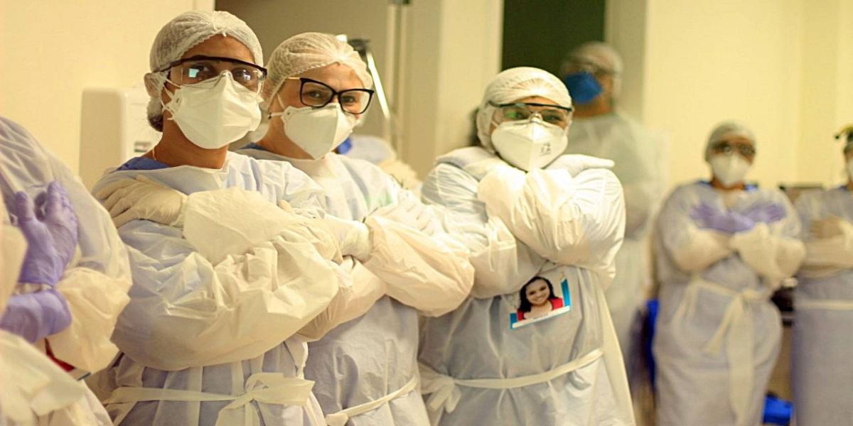 Huop: Profissionais da Ala Covid-19 recebem homenagem de familiares