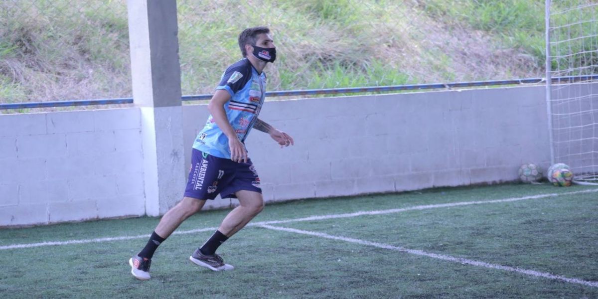 Cascavel Futsal passa a trabalhar com bolas em campos sintéticos