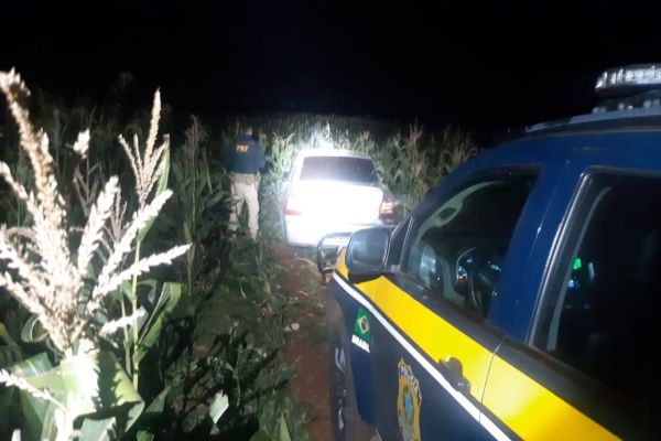 PRF apreende veículo carregado com cigarros paraguaios em Nova Santa Rosa