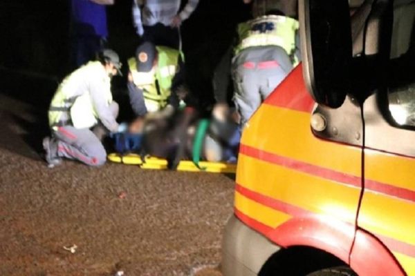 Acidente entre carro e moto deixa duas pessoas feridas em Marmeleiro