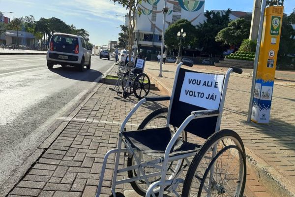 Ação educativa sensibiliza para o respeito às vagas exclusivas de idosos e da pessoa com deficiência