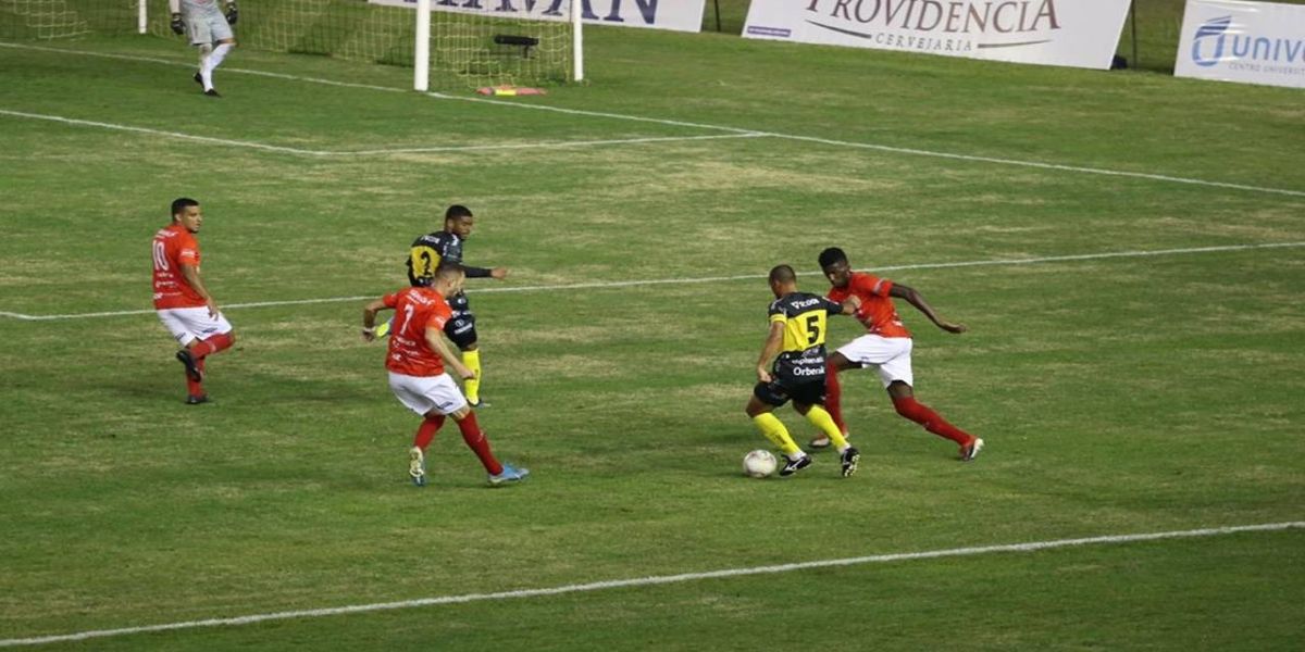 FC Cascavel goleia o Rio Branco e conquista vaga na semifinal do Campeonato Paranaense