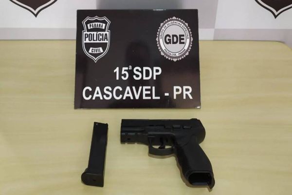 GDE apreende pistola de pressão usada em furto e dois indivíduos são interrogados