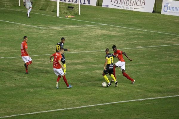 FC Cascavel goleia o Rio Branco e conquista vaga na semifinal do Campeonato Paranaense