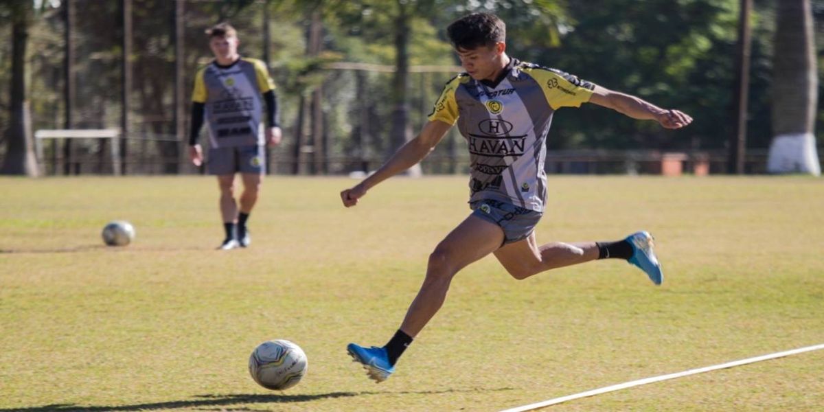 FC Cascavel enfrenta o Athletico Paranaense pelo jogo de ida da semifinal do Estadual