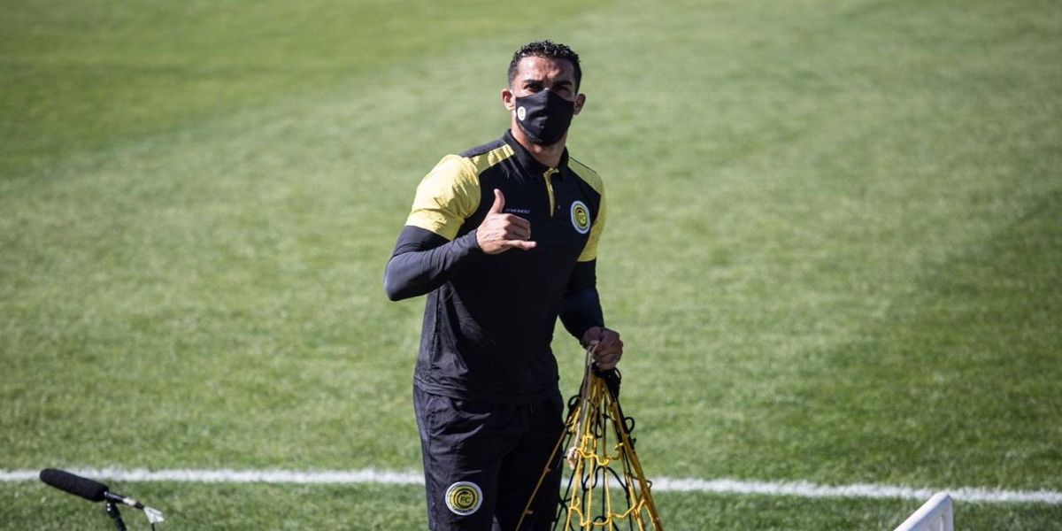 Preparador de goleiros do FC Cascavel testa positivo para covid-19 em nova bateria de exames