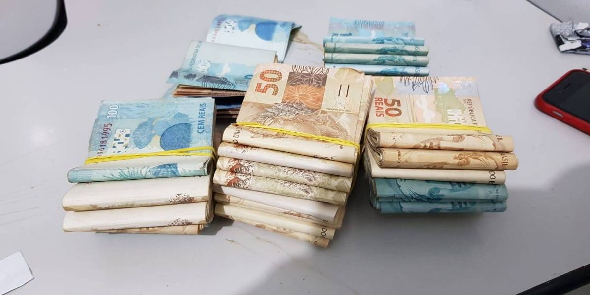 PRF apreende mais de 36 mil reais escondidos em fundo falso de veículo na região de Guarapuava (PR)