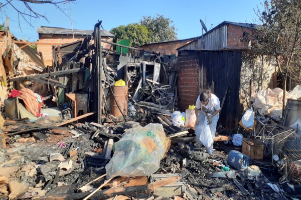 Companhia de Habitação de Cascavel construirá 15 novas casas a famílias vítimas de incêndio