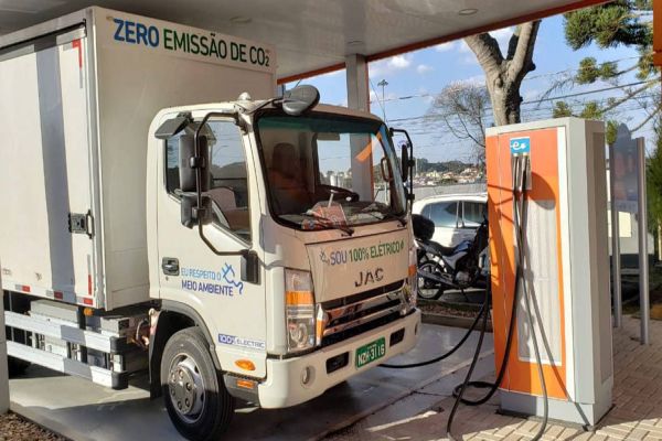 Copel testa caminhão elétrico para transporte de materiais