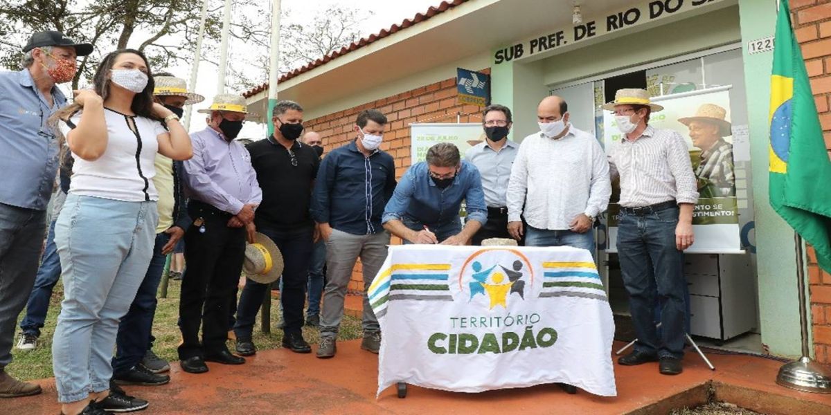 Valorização do Interior: Prefeito assina cerca de R$ 2,5 milhões de obras em distritos