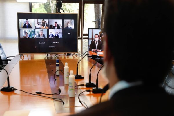 Governo assina termo para produção de vacina contra Covid