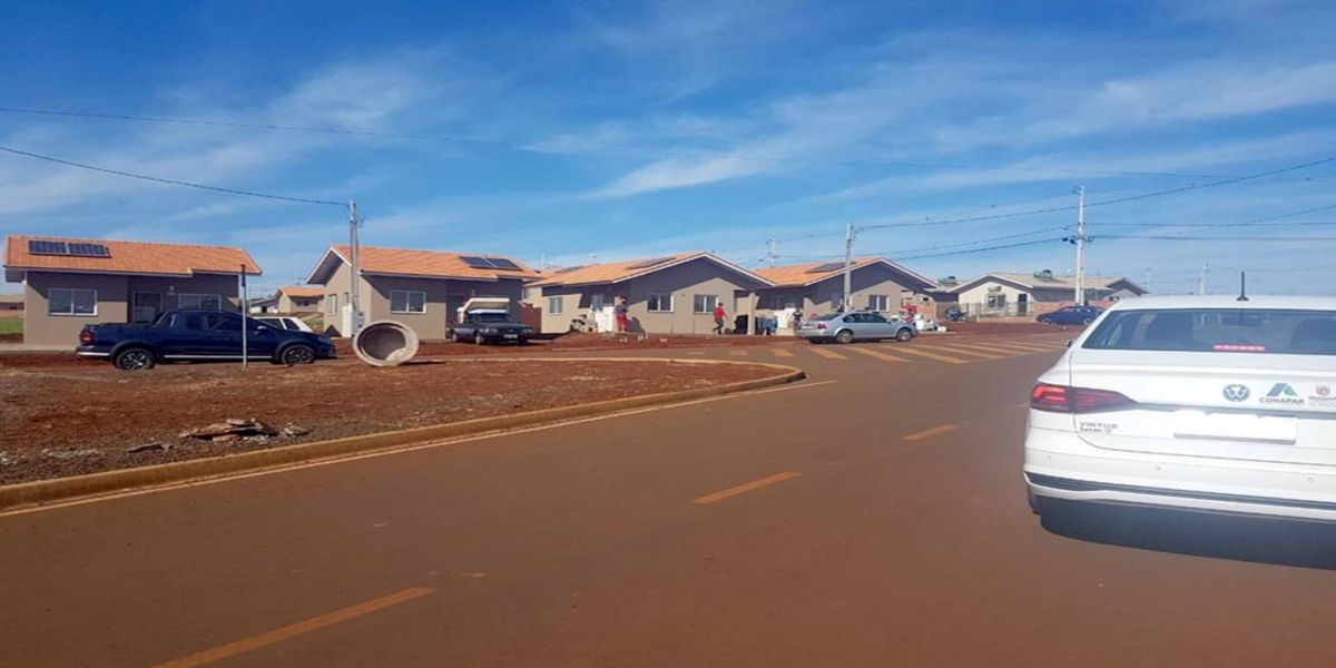 Famílias são realocadas de áreas de risco para casas populares