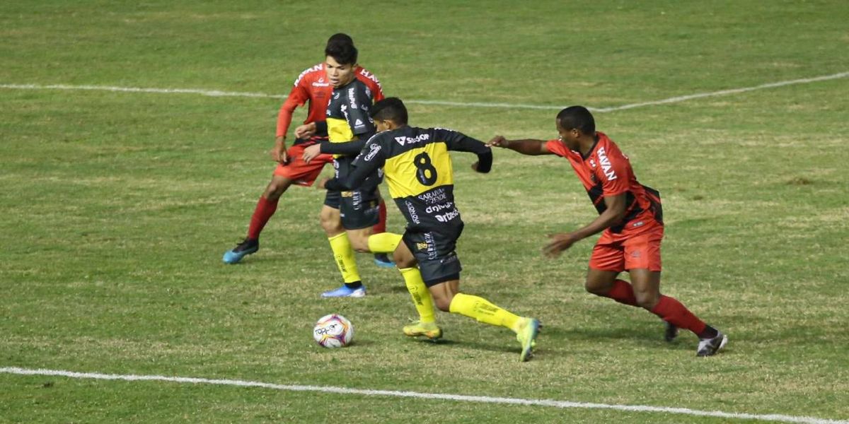 FC Cascavel encerra campanha no Campeonato Paranaense com empate em casa diante do Athletico