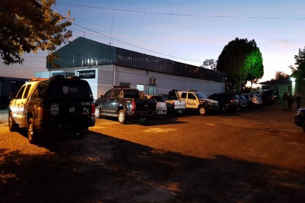 Imagem referente a notícia: Polícia Civil cumpre vários mandados de prisão em Capitão Leonidas Marques