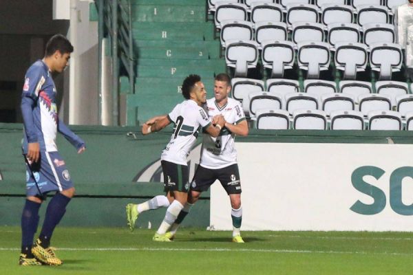 Clássico entre Athletico e Coritiba decide título paranaense em 2020