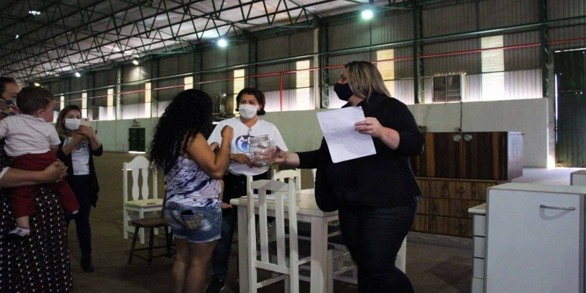 Famílias do incêndio do Interlagos reservam as doações arrecadadas pelos cascavelenses