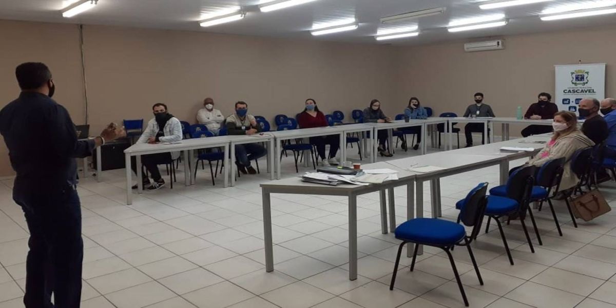 Com foco no atendimento ao público, servidores passam por treinamento