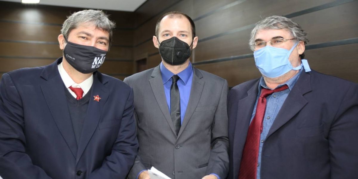 Vereadores de oposição criam bloco parlamentar e Hallberg é o primeiro líder