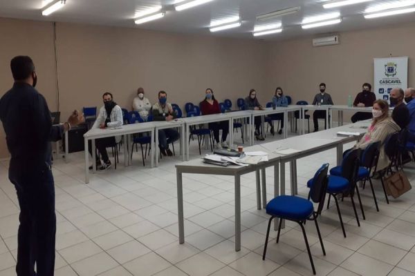 Com foco no atendimento ao público, servidores passam por treinamento