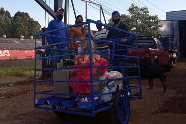 Solidariedade: Empresário faz doação de carrinho de reciclagem