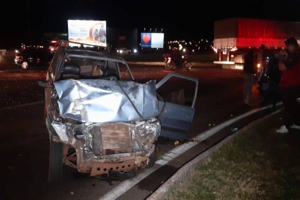 Imagem referente a notícia: Engavetamento no Trevo Cataratas deixa homem em estado grave