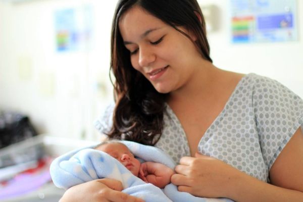 Semana do Aleitamento Materno: mães tem consultoria em amamentação no Huop