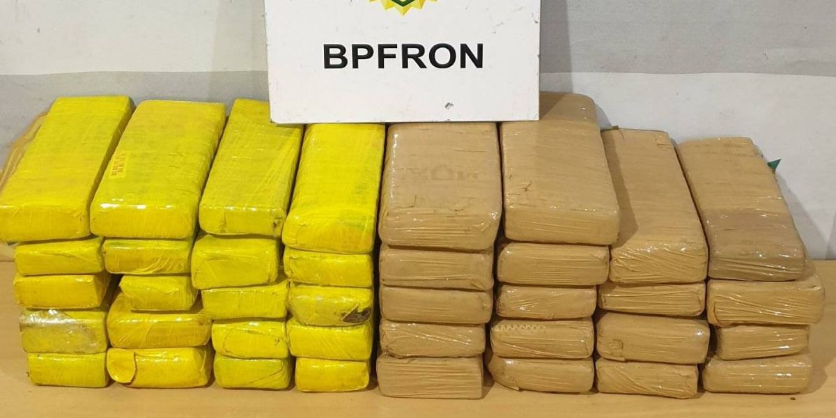BPFRON apreende maconha em fundo falso de automóvel em Cascavel