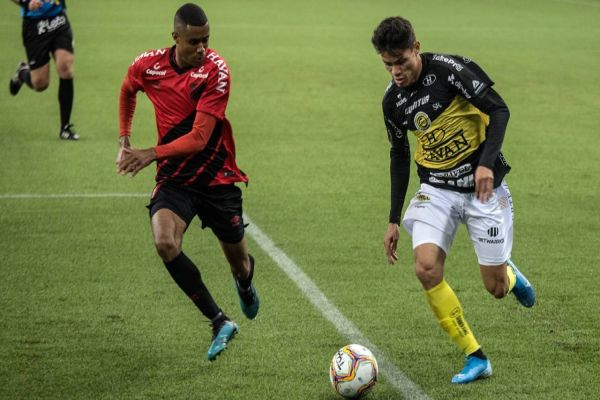 Futebol Clube Cascavel e Chapecoense entram em acordo por Lucas Tocantins