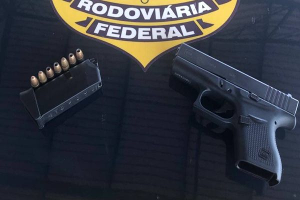 PRF prende homem com arma de fogo em Guaíra (PR)