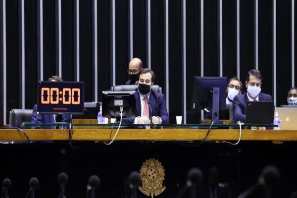 Maia diz que ajuda ao transporte público em razão da pandemia será votada hoje...