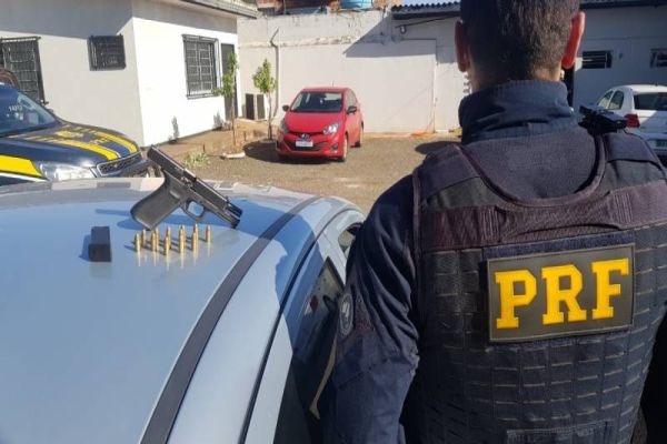PRF apreende pistola 9 mm com motorista que usava tornozeleira eletrônica no Paraná