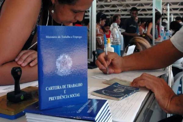 Foto relacionada a notícia: Pedidos de seguro-desemprego caem para 570,54 mil em julho