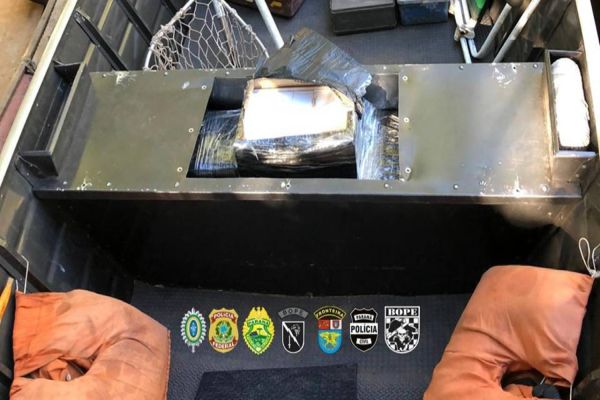 OPERAÇÃO HÓRUS: prisão de contrabandista e apreensões de embarcações carregadas com celulares