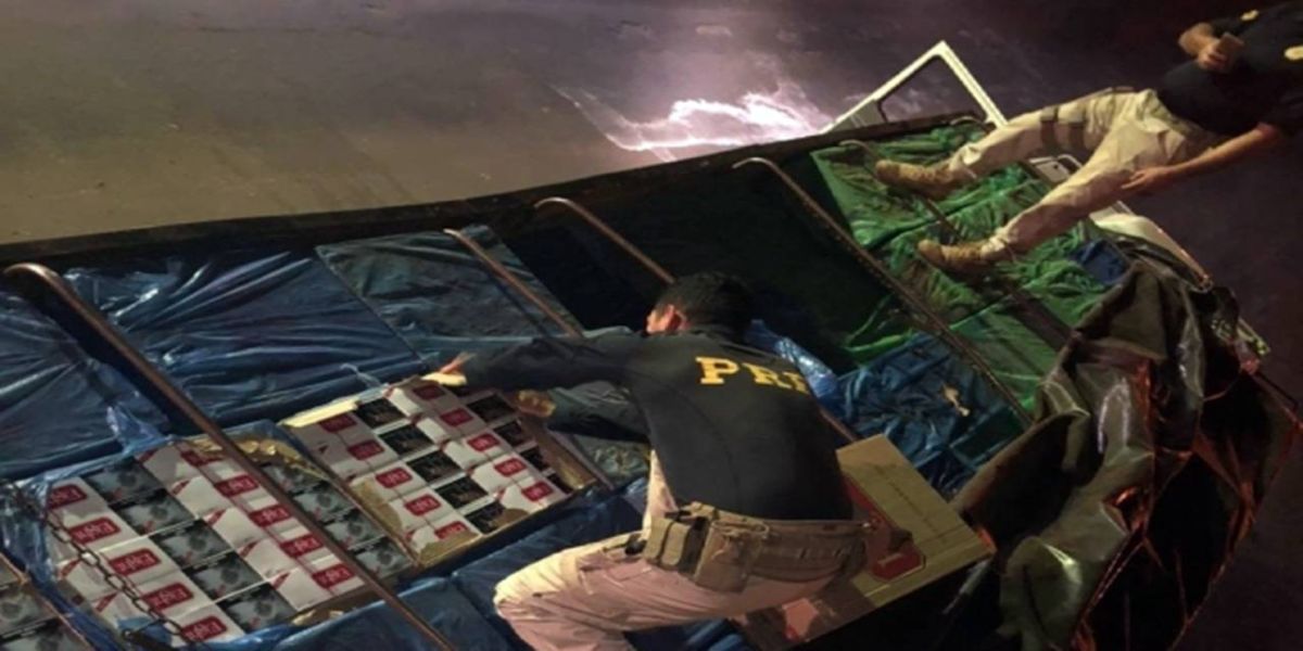 PRF apreende R$ 1,5 milhão em cigarros contrabandeados na Ponte Ayrton Senna, em Guaíra