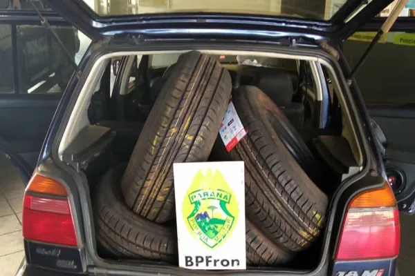 Foto relacionada a notícia: OPERAÇÃO HÓRUS: veículo carregado com pneus é apreendido na cidade de Guaíra