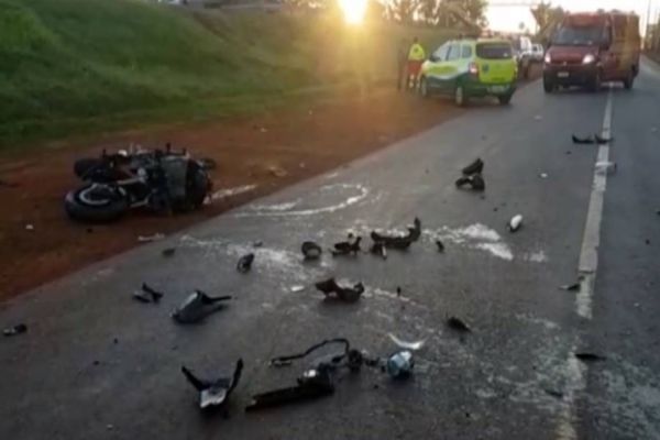 Motociclista fica em estado grave, após colidir contra uma caminhonete S10 na marginal da BR-277