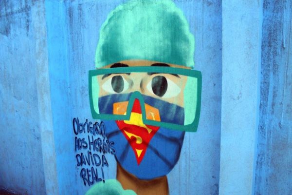 UPA Veneza recebe arte do grafite para embelezar paredes no entorno do prédio