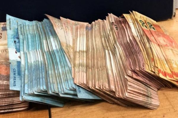 PRF apreende dinheiro em espécie em São Miguel do Iguaçu-PR