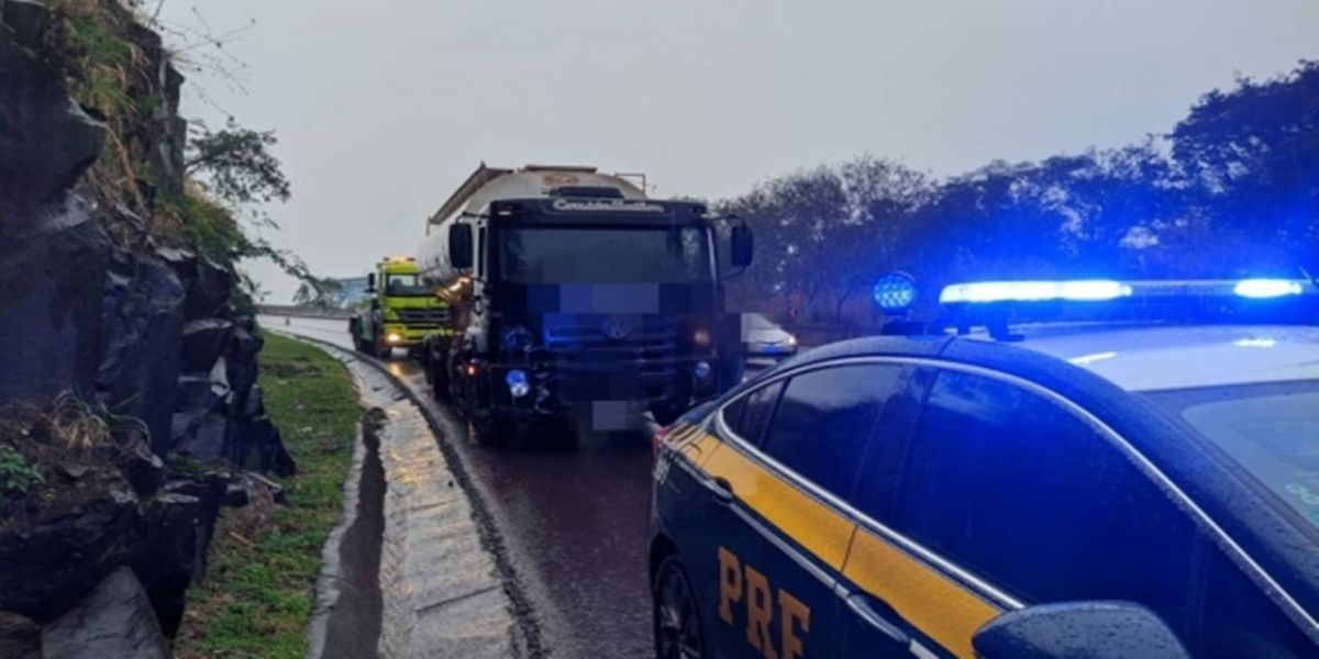 Motorista de caminhão perde controle da direção na Serra do Mico (BR-277) em São Miguel do Iguaçu