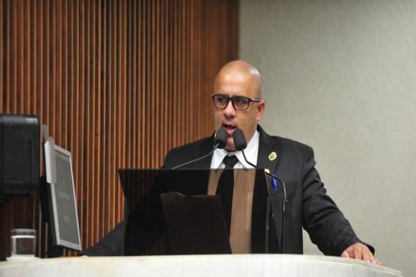 Deputado alerta que Sanepar não trabalha mais para o povo paranaense