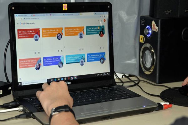 Uso de tecnologia faz do Paraná destaque em modernidade na Educação