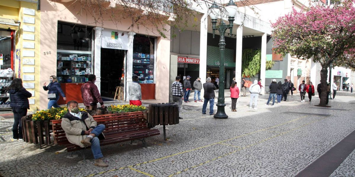 Vendas no varejo em agosto recuperam parte das perdas do ano