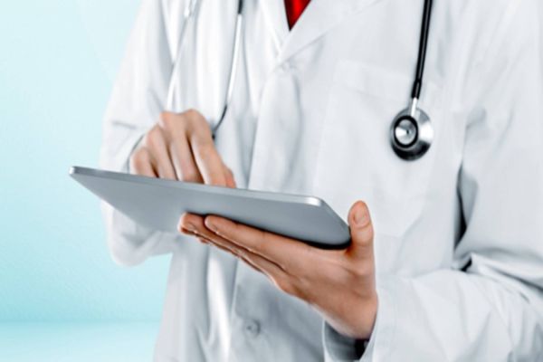 Proposta prevê dois anos de trabalho no SUS para recém-formados