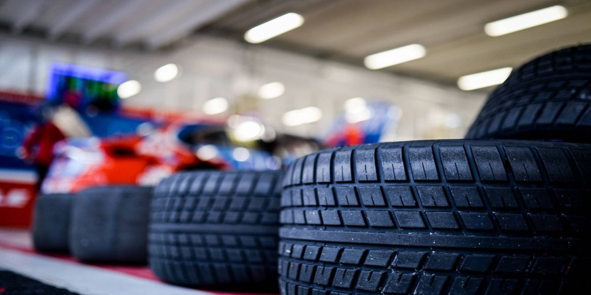 Cesar Ramos dita ritmo em treino marcado por frio