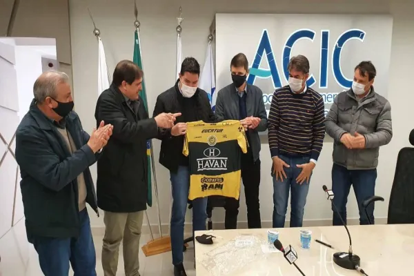 Foto relacionada a notícia: FC Cascavel chega à marca de 46 mil camisas vendidas na temporada 2020