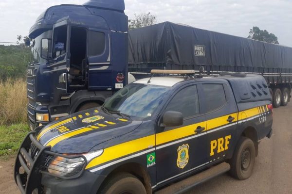 PRF apreende carga de cigarros avaliada em mais de 2 milhões de reais