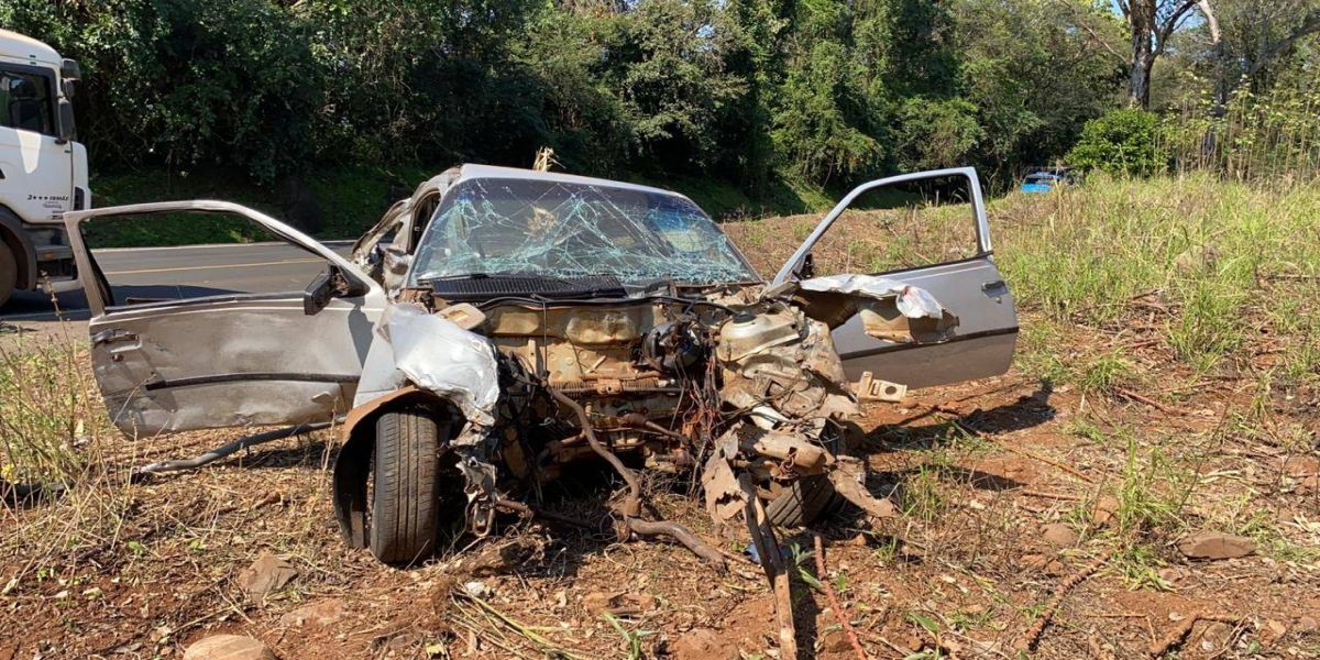Carro carregado com maconha se envolve em acidente após perseguição policial em Ampére